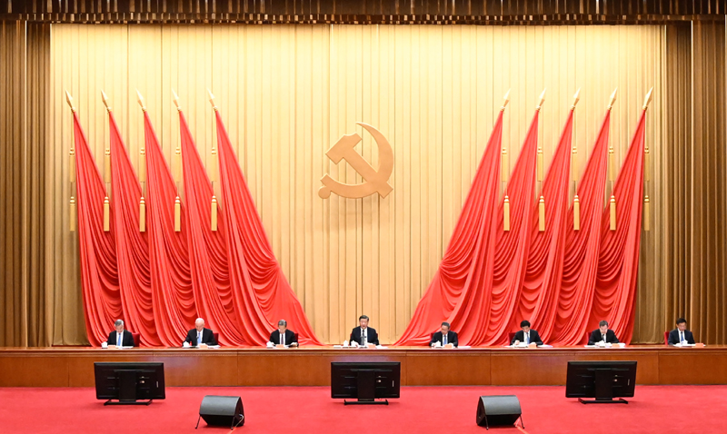 4月3日，学习贯彻习近平新时代中国特色社会主义思想主题教育工作会议在北京召开。中共中央总书记、国家主席、中央军委主席习近平出席会议并发表太阳成集团tyc234cc讲话。李强、赵乐际、王沪宁、蔡奇、丁薛祥、李希、韩正出席会议。